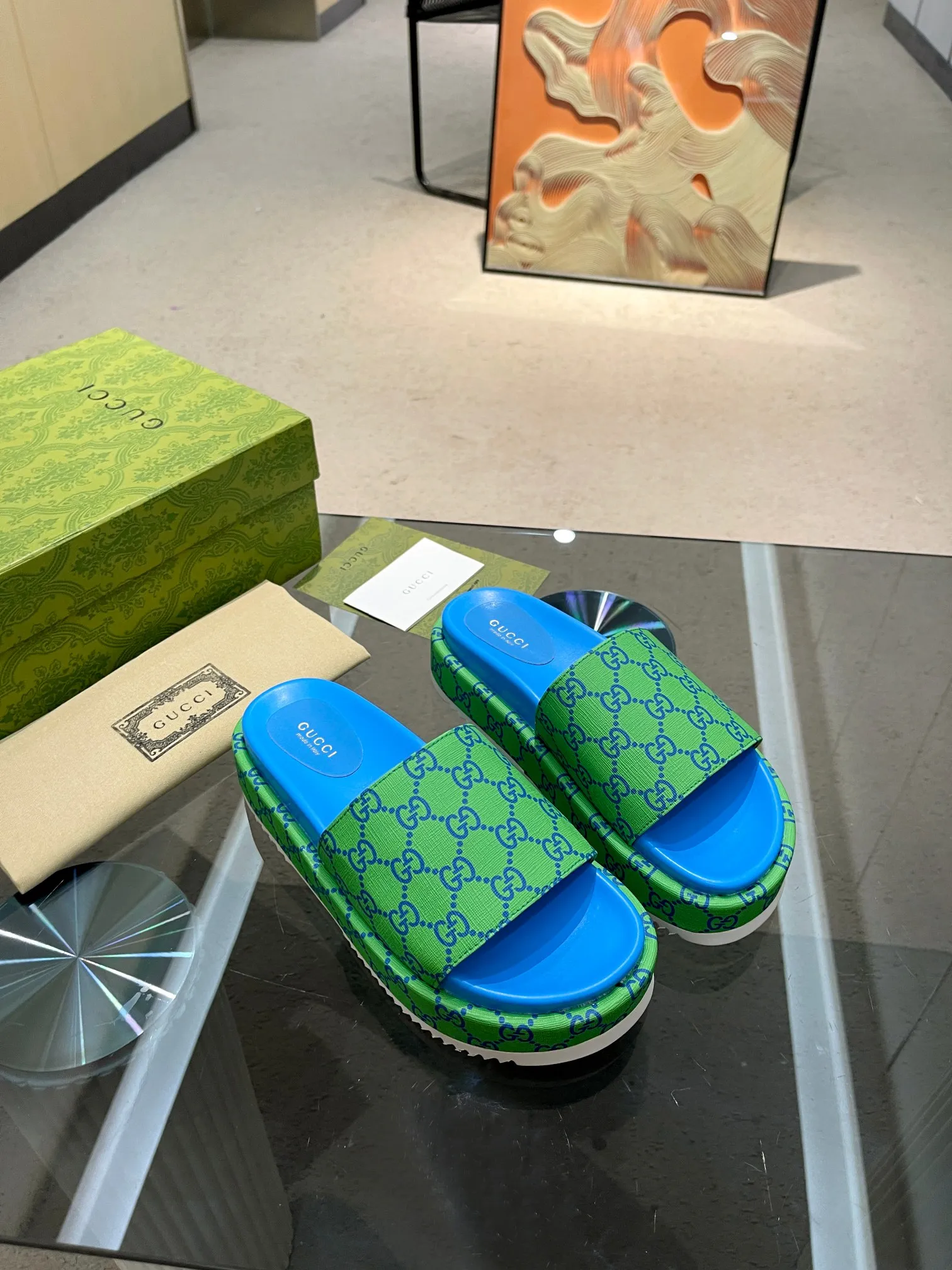 👟👟Ex-factory price 400👟👟 Shipped throughout the year, 200 colors] Gucci’s latest limited edition thick-soled slippers. Top quality for sale. Purchase genuine product for development. The material and workmanship are consistent with the original. Upper: original special printing process. Lining: dyed sheepskin. Outsole: Italian private model outsole. Size: 35-43M standard size. 41, 42, 43 are also customized and cannot be returned. Sole thickness: 5.5cm. Forefoot 4cm.